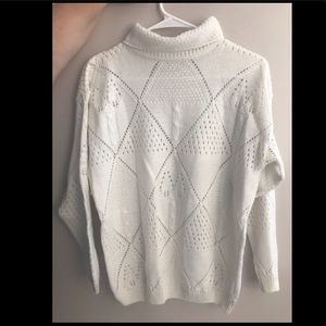 Comfy off white color turtle neck sweater